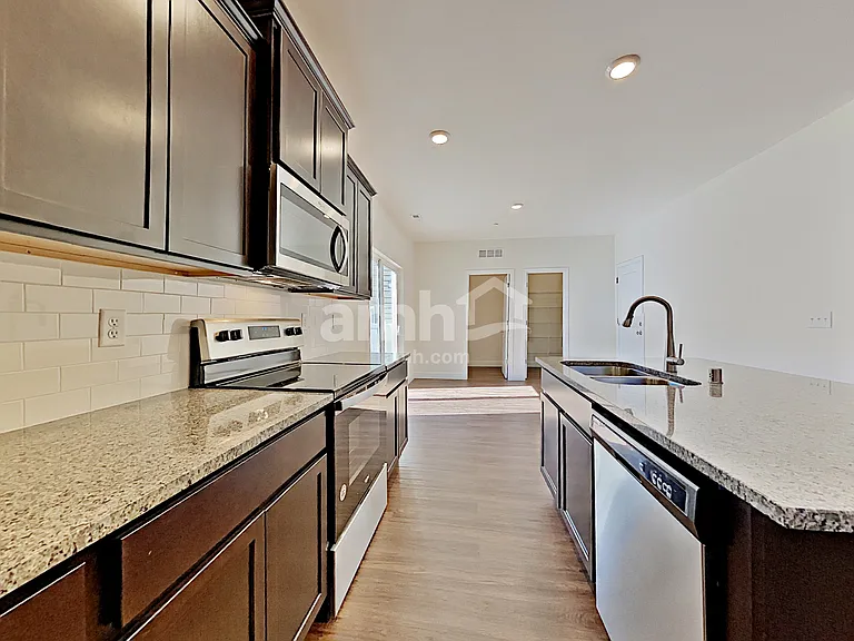 10630 138th St E — Photo 3