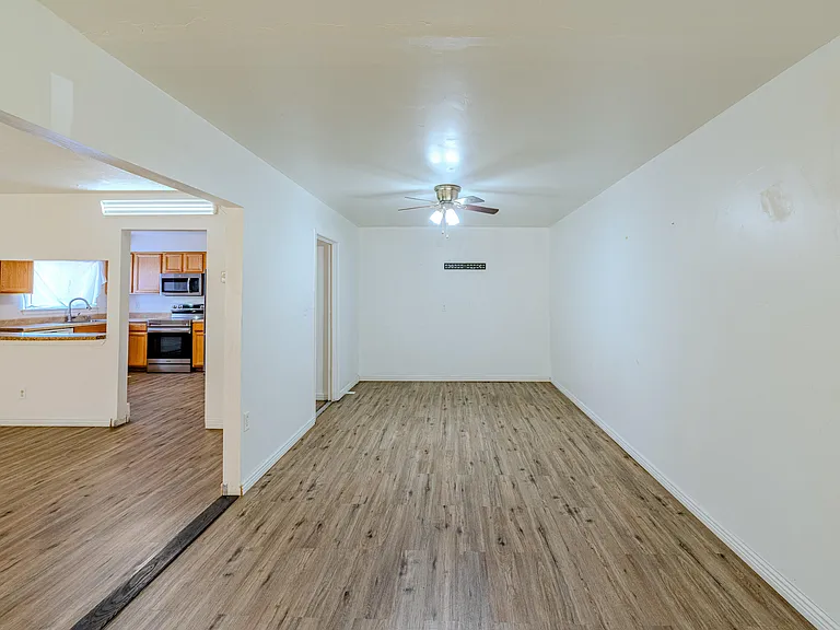 201 Burma Dr NE — Photo 8