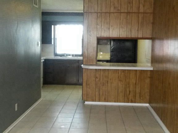 Dining & Kitchen Area