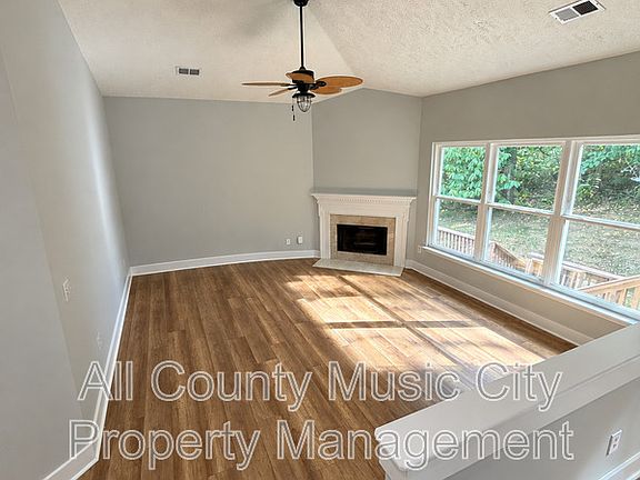 3rd image of 1502 Rennie Cir