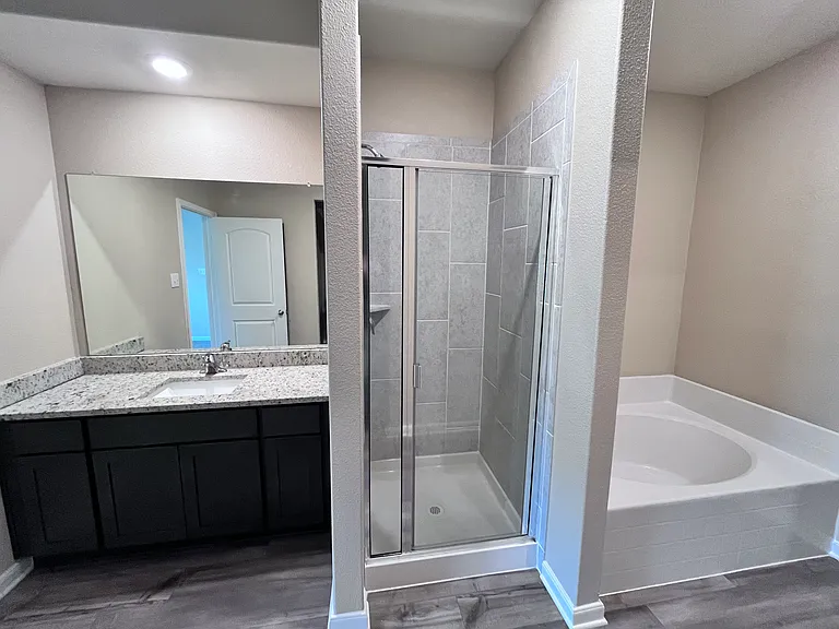 312 Tranquil Ln — Photo 3