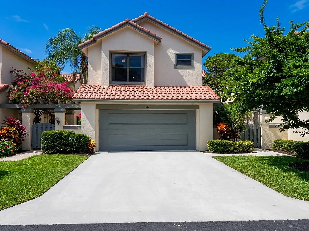 3 bed, 2.5 bath, 1430 sqft, $3,900 — Photo 1