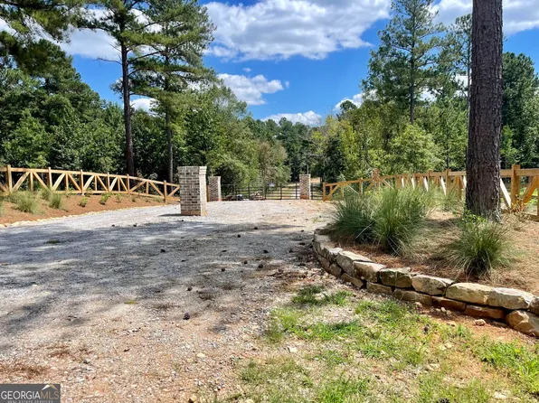 393 Harmony Gates Dr, Commerce, GA 30530