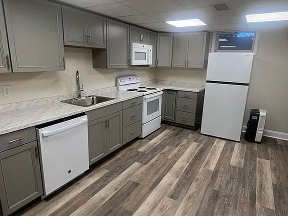4th image of 3715 Old Forest Rd