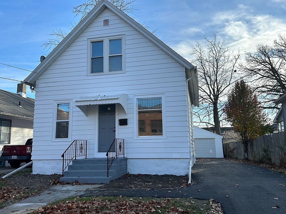 1st image of 925 E Benton St