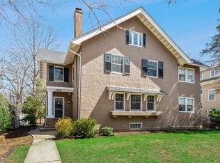 216 Broadway Ave, Wilmette, IL 60091