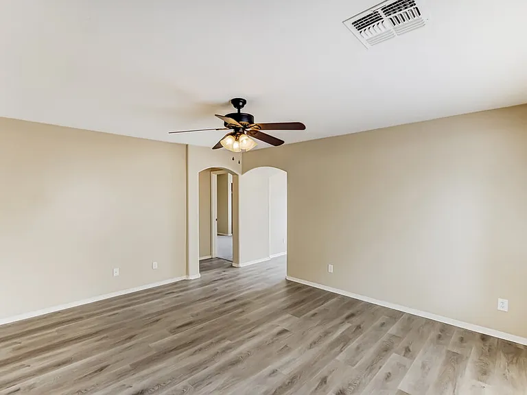 1105 S 225th Ave — Photo 3