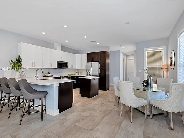 1031 NE 13th Ave — Photo 9