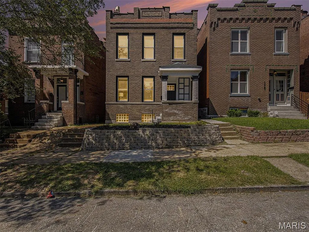 3467 Giles Ave photo 1