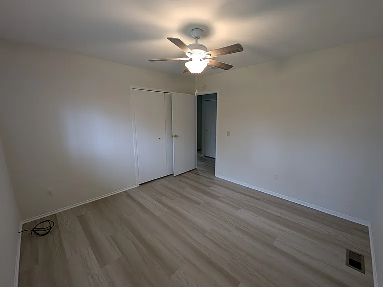549 S Elm St — Photo 16
