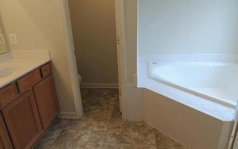 1124 Hampton St — Photo 12