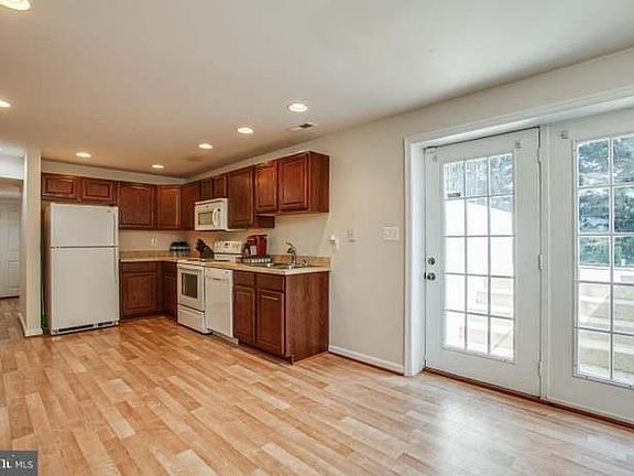 2nd image of 5 Brown Cir