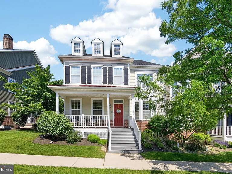 121 Shilling Ave — Photo 2