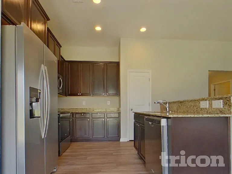 415 Finch Ln — Photo 5