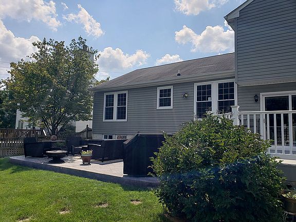 Outdoor entertainment space