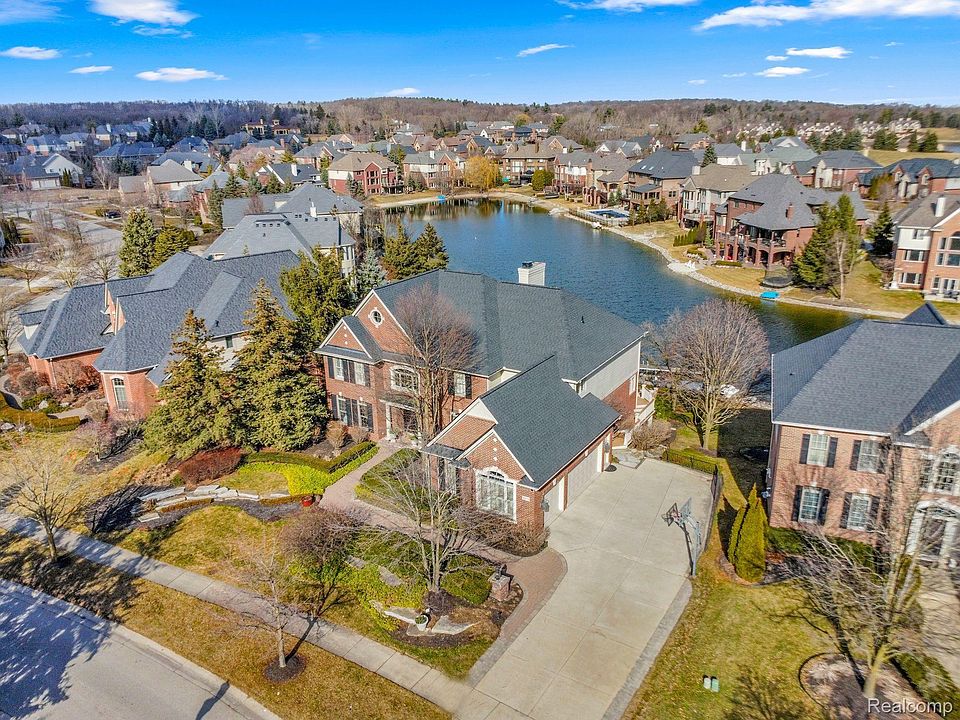 1st image of 48310 Manorwood Dr