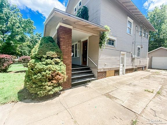 3rd image of 117 W Wilson St