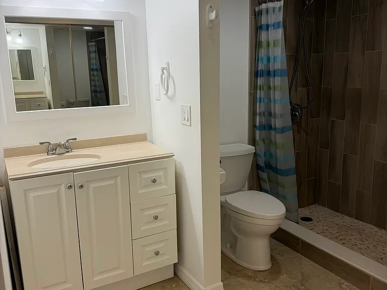 1516 SE Royal Green Cir #G104 — Photo 4