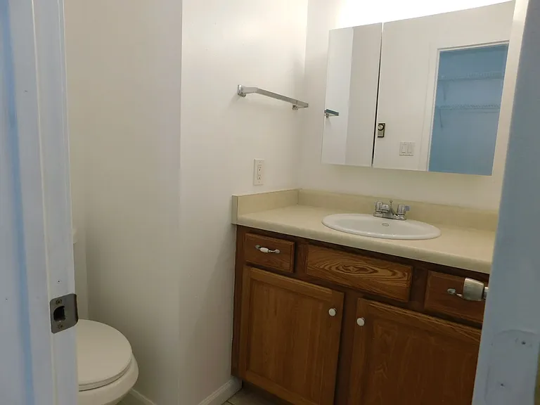 869 Iowa Ave — Photo 13