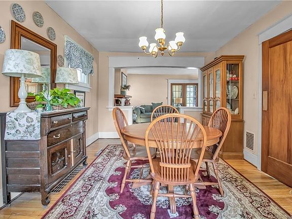 5th image of 264 Cumberland Ave