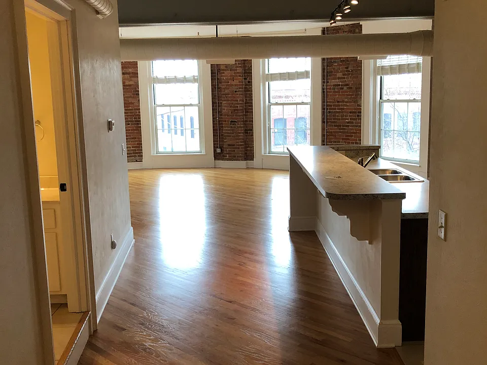 27 Broadway St #305