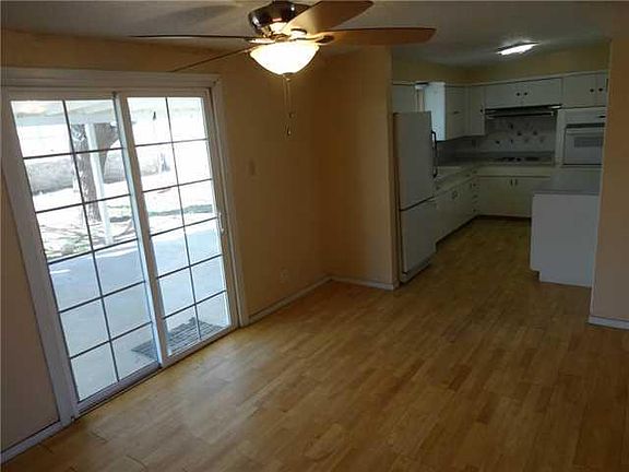 3rd image of 9569 Pistacio St