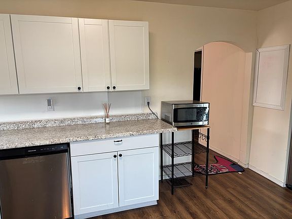 3rd image of 28 Diamond Avenue