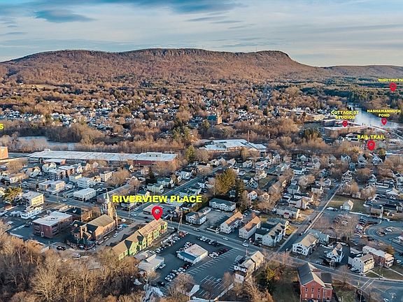 3rd image of 3 Elizabeth Ln