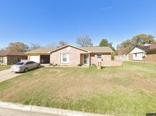 3309 Oak Timber Dr, Forest Hill, TX 76119