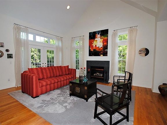 3rd image of 7 Shaker Glen Ln