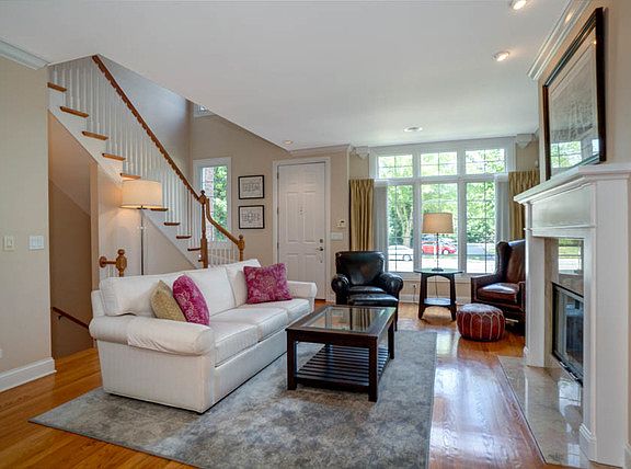5th image of 3112 Central St #3112