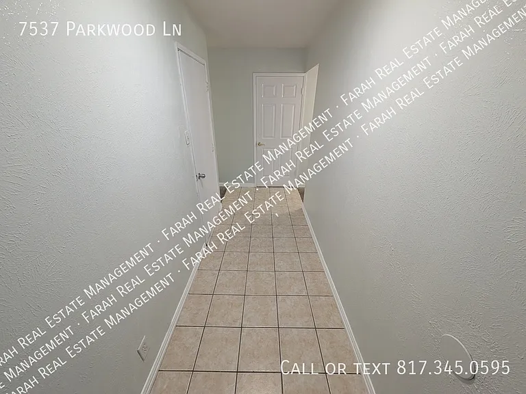 7537 Parkwood Ln — Photo 3