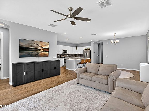 4th image of 2818 W MARTINEZ Drive