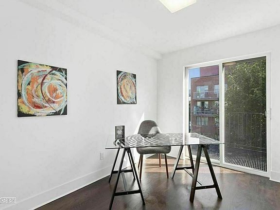 5th image of 87 Ryerson St #2