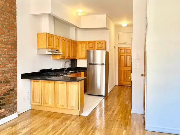 1699 Lexington Avenue image 1 of 7