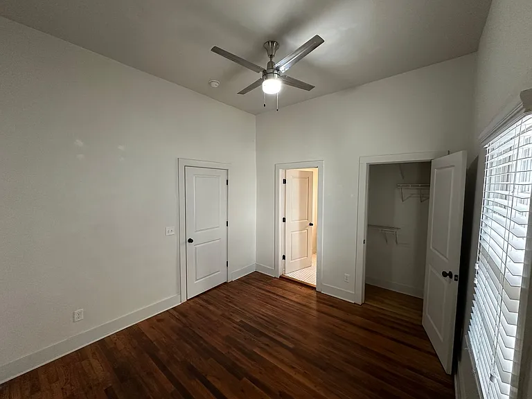 614 E Henry St — Photo 13