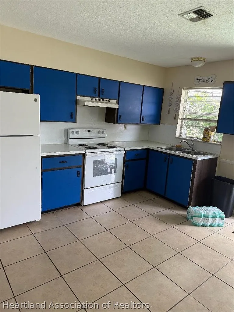 2 bed, 1.0 bath, 800 sqft, $1,000 — Photo 3