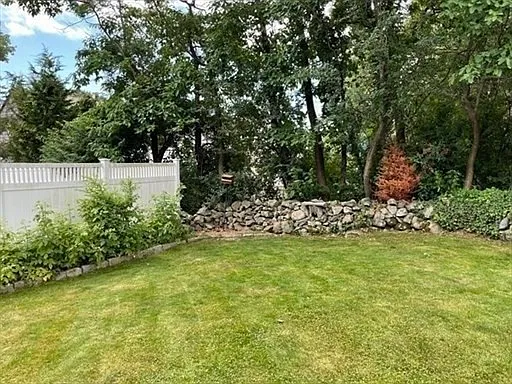 2 bed, 1.5 bath, 1018 sqft, $3,650 — Photo 3