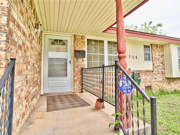 3rd image of 712 Leslie Dr