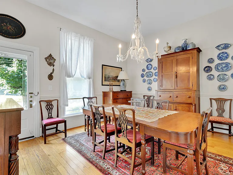 221 Walnut St — Photo 8