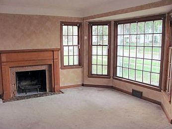 2nd image of 896 Hawthorne Ave E
