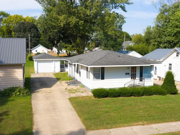 1007 Cedar St, Charles City, IA 50616