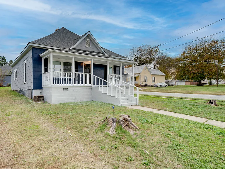 501 E Franklin St — Photo 11