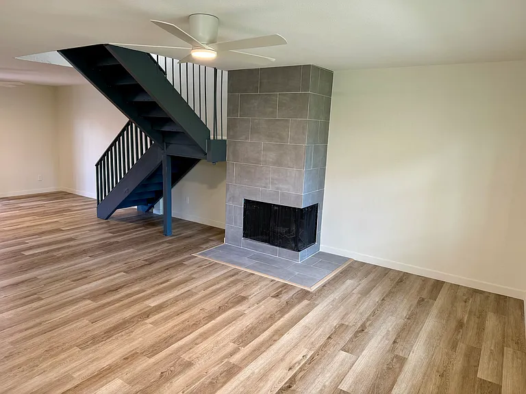 2810 E Clarendon Ave — Photo 9