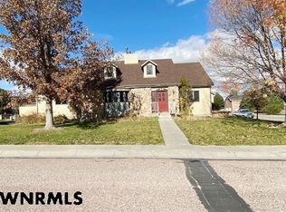 2920 Applewood Rd, Gering, NE 69341