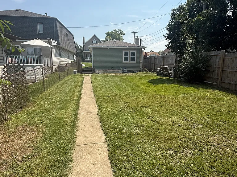 526 Ledochowski St — Photo 4