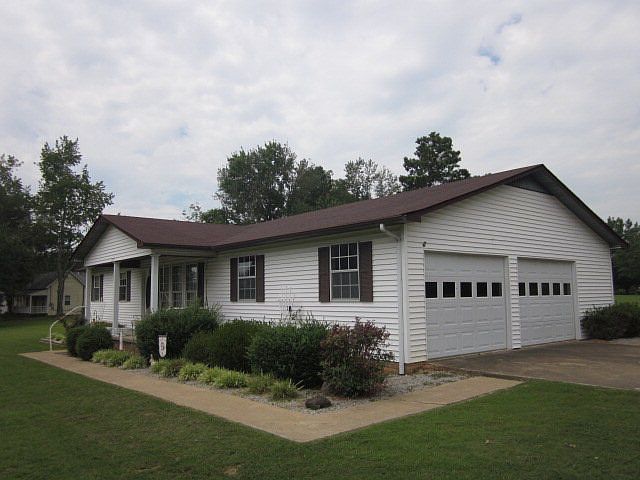1st image of 925 Memorial Dr
