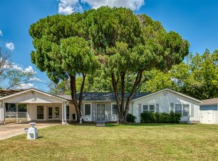 213 Victoria Ave, Azle, TX 76020