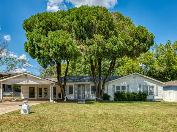 213 Victoria Ave, Azle, TX 76020