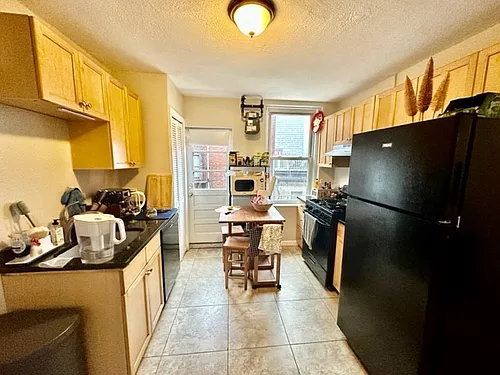 220 Hanover St #21 Photo 1